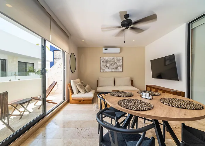Сasa de vacaciones 1 Bd With Balcony Gym Pool View *
