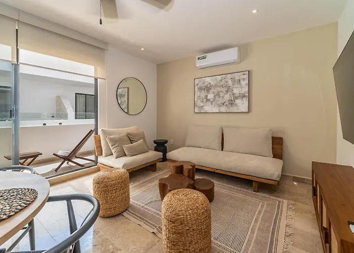 1 Bd With Balcony Gym Pool View