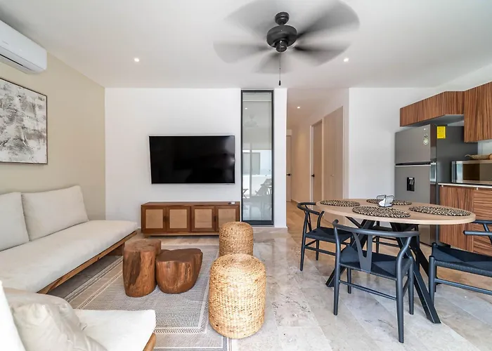 1 Bd With Balcony Gym Pool View